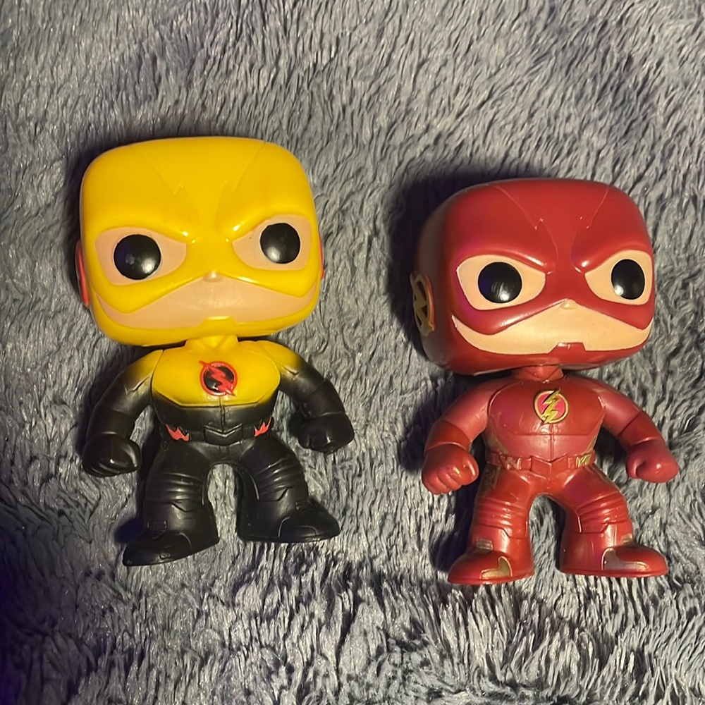 Funko pop figures vinyl Flash & Reverse Flash from CW show The Flash